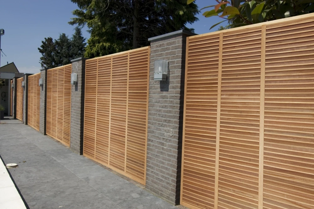 Hardhouten Lamellenschermen