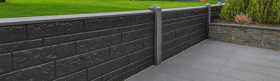 Beton Hekwerk met Rotsmotiefplaat 