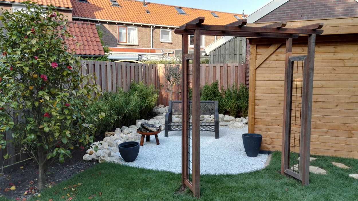 Hardhouten Gaaspaneel 40x180 cm Zwart gepoedercoat betonijzer maas 10x10 cm draad ø 5 mm