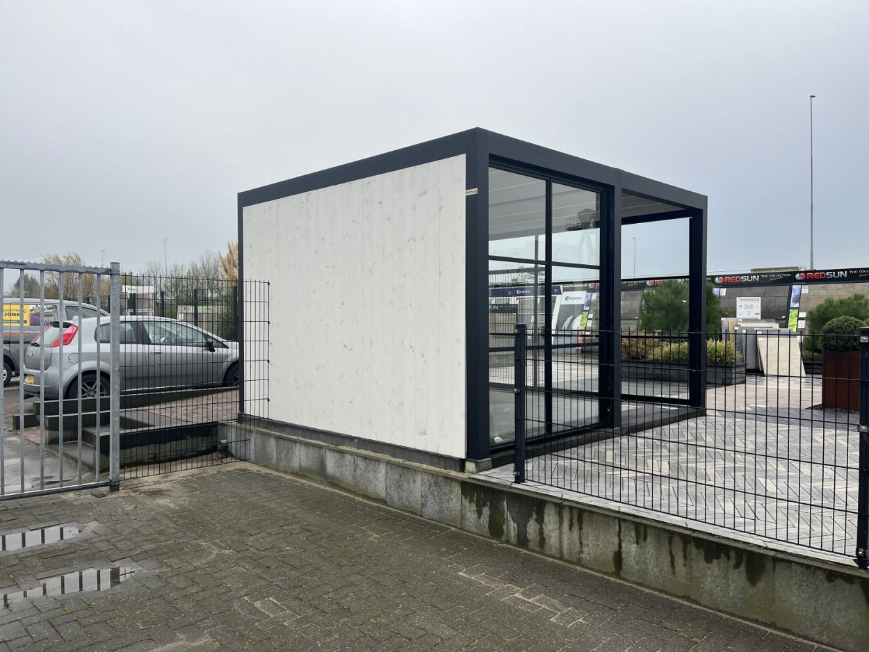 Showroom Model Zwanenburg: Hillhout Allure Buitenverblijf  393cm x 350cm (gereserveerd)