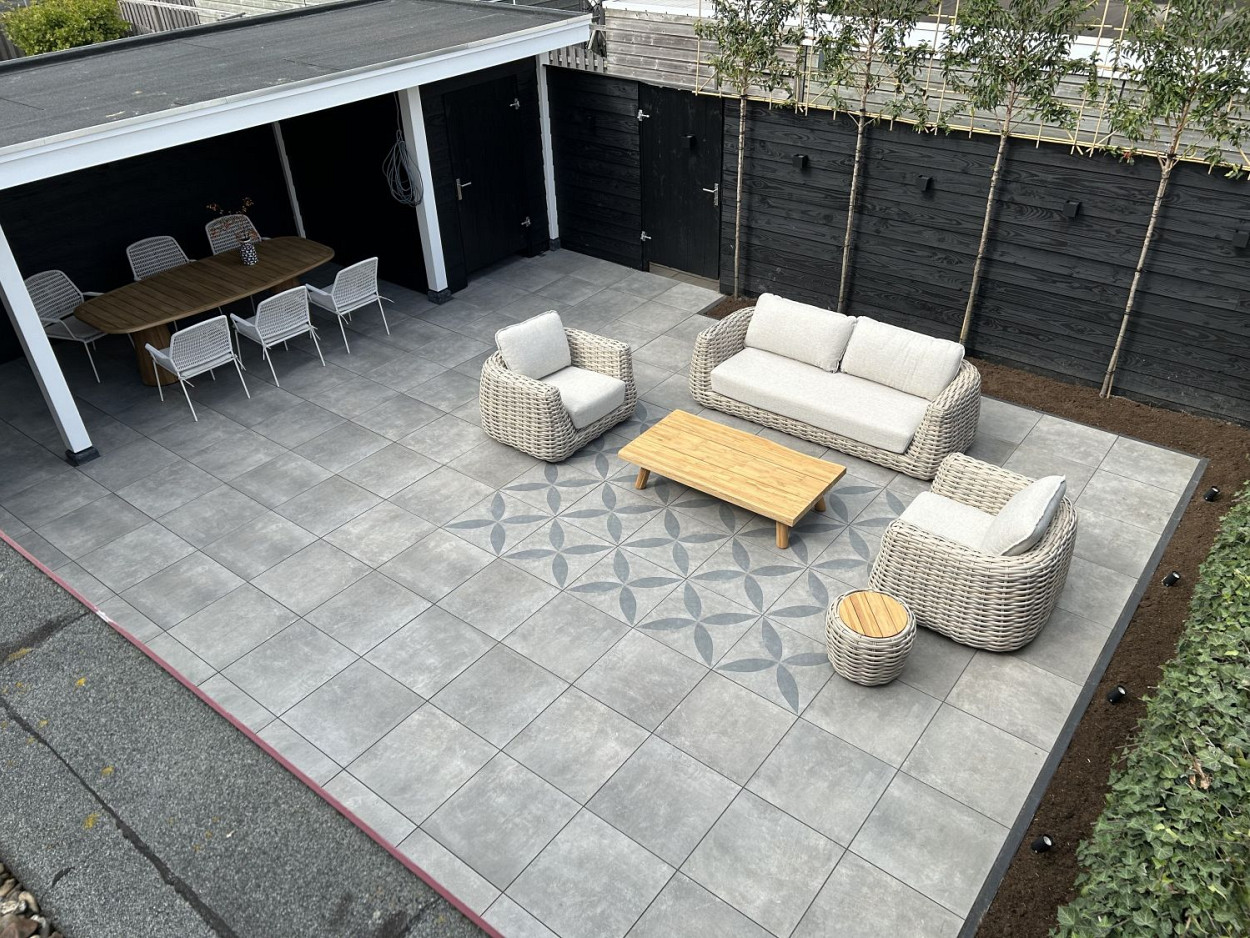 Actietegel Keramiek op Beton 60x60x4 cm Ambienti Greige Flower