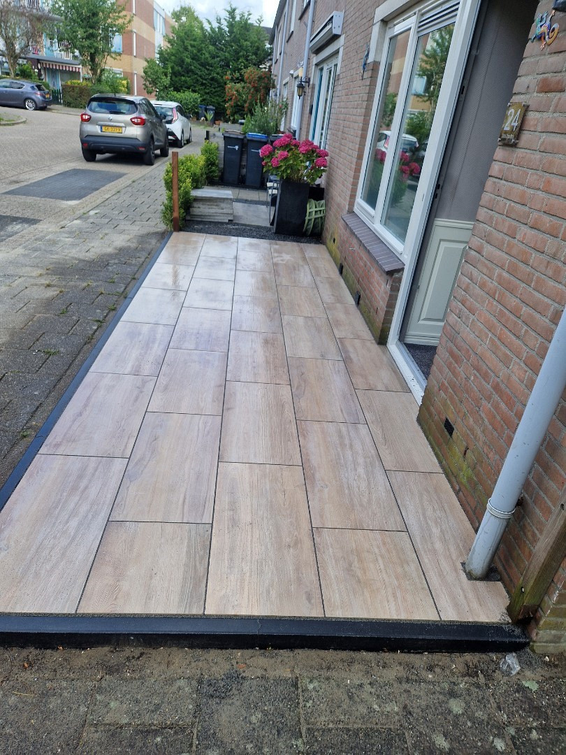 Restpartij Schagen: ca. 5,72m2 Outletpartij Actietegel keramiek op beton 40x80x4 cm Ruby Light