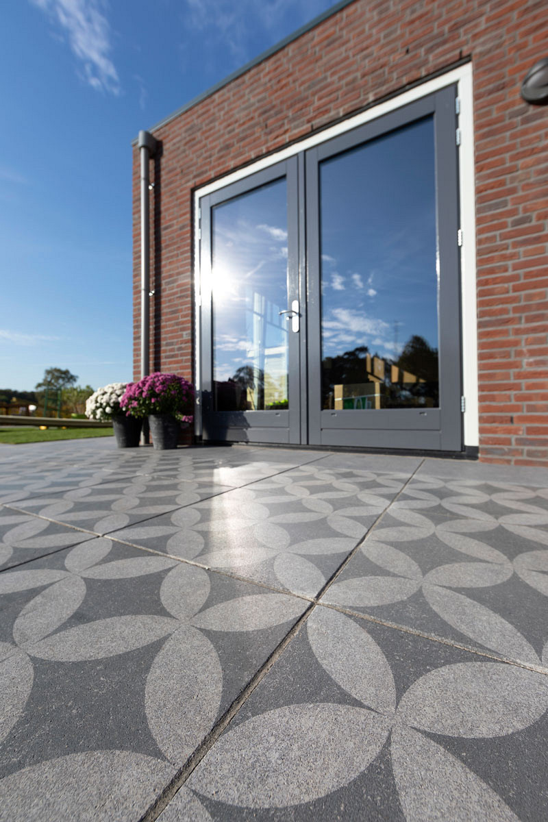 Restpartij Schagen: 4 stuks GeoProArte Design 60x60x4 cm Belgian Blue Dark Grey Flower