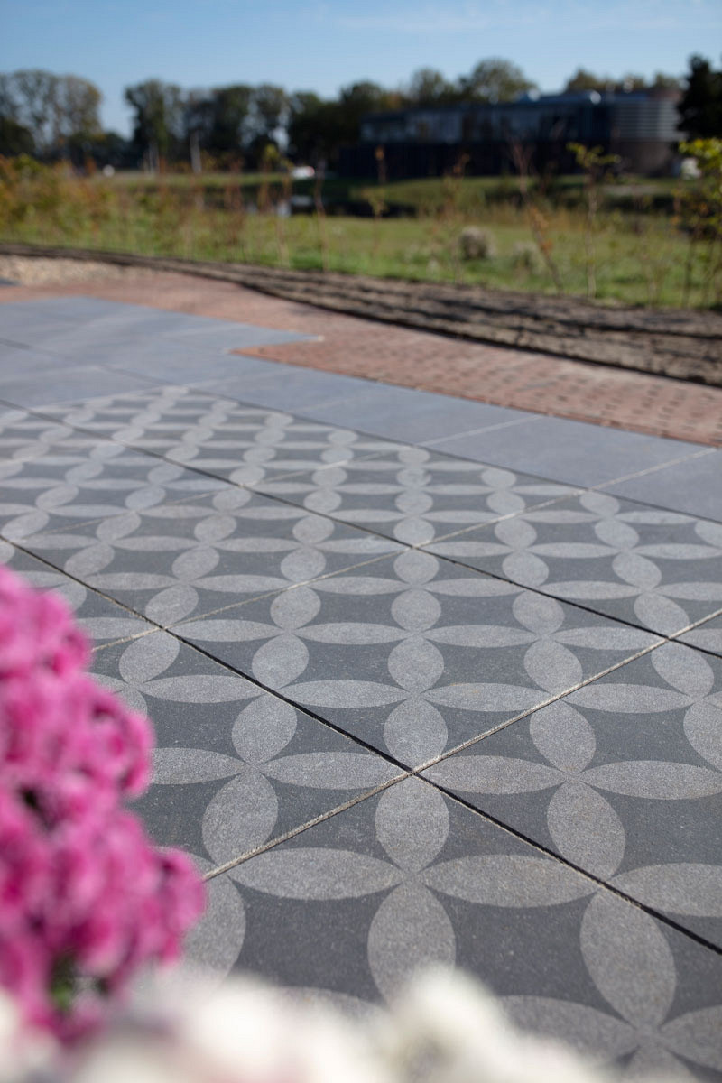 Restpartij Schagen: 4 stuks GeoProArte Design 60x60x4 cm Belgian Blue Dark Grey Flower