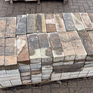 Restpartij Almere: ca.23.50m2 Longstone Opritsteen 31,5x10,5x7 cm Musselkalk