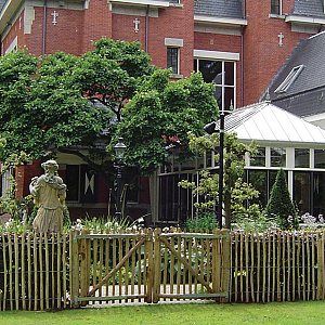 Engelse kastanjehekwerk op rol geschild latafstand 5 cm 460x120 cm