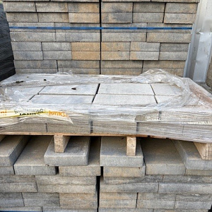 Restpartij Schagen: ca. 30m2 Straksteen 20x30x6 cm musselkalk