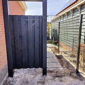 JWOODS Zwart Gespoten Tuindeur recht op zwart stalen frame 100x180 cm