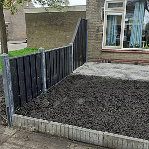 Tuinscherm Stuttgart zwart gespoten geschaafd grenen 21-planks 180x90 cm