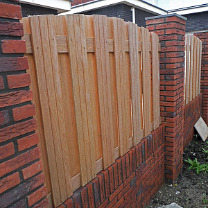 Hardhouten Tuinscherm Toog Verticaal 180x115/130 cm