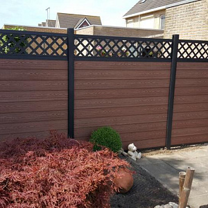 Unique Composiet Tuinscherm Trellis Diagonaal Bruin 170x187 cm