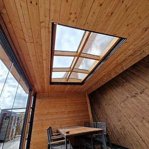 Douglas Zadeldak Lichtstraat Zwart 240,2(b) x 155(d) cm, 6-ruits Gelaagd 44.2 glas
