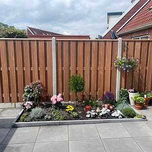 Hardhouten Privacy Tuinscherm 17-planks Recht Verticaal 180x180 cm (tbv Betonsysteem)