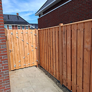 Red Wood Tuindeur Geschaafd op stalen frame 120x180 cm