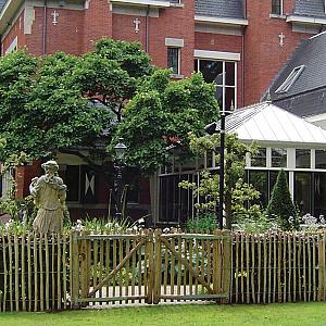 Engelse kastanjehekwerk op rol geschild latafstand 5 cm 460x120 cm