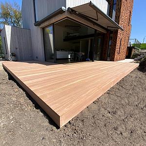 Hardhouten Vlonderplank 2,5x14,5 cm 1 zijde glad, 1 zijde anti-slip profiel