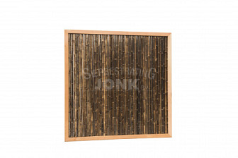 Bamboescherm van zwarte bamboestokken in douglasframe, 187 x 187 cm.