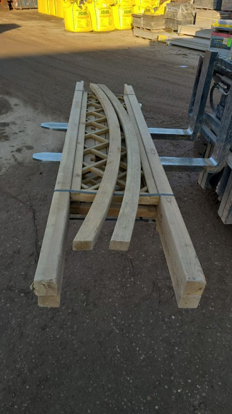 Restpartij Edam: 1 Rozenboog groot, doorgangsbreedte 180 cm., grenen