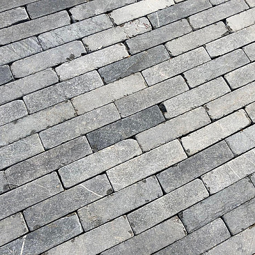 Antique Bluestone Vietnamese Waalformaat 20x5x5 cm Getrommeld