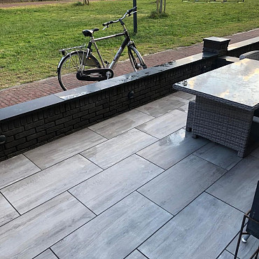 Outletpartij Actietegel keramiek op beton 40x80x4 cm Ruby Silver (nog 16m2 voorraad Zwanenburg)