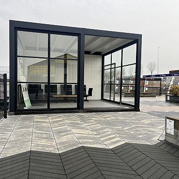 Showroom Model Zwanenburg: Hillhout Allure Buitenverblijf  393cm x 350cm (gereserveerd)