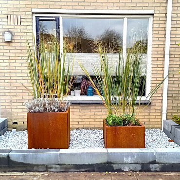 Cortenstaal vierkante plantenbak Miami 60x60x80 cm met bodemplaat