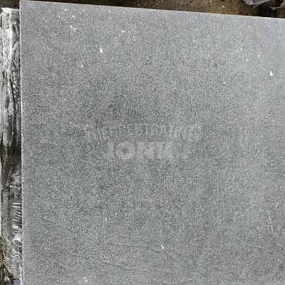 Marlux puur gecoat siertegel terras tuin onderhoudsvrij kleurecht gestraald met facet betonlook mozaïek