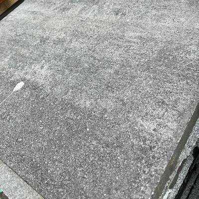 Geimpregneerde betonsteen zonder facet zwart smartton mount everest cleverton redsun gecoat kleurondersteunend