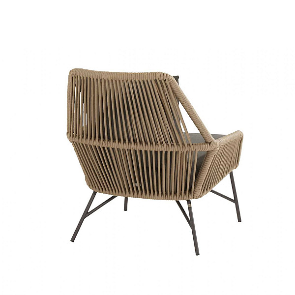 <h1><strong>Ramblas Loungeset</strong></h1><p><strong>Deze loungeset is te bezichtigen in onze showroom te Zwanenburg.</strong></p><p>De Ramblas is met zijn elegante vormgeving een sierraad op je terras. Werkelijk een genot om naar te kijken en in te zitten! Onder andere door de mooie belijning van het rope, straalt de Ramblas lounge serie van 4 Seasons Outdoor pure luxe uit, een 5 sterren gevoel in je eigen tuin. De kussens zijn vervaardigd van all weather outdoor stoffen en door de zorgvuldig geselecteerde vullingen heeft de Ramblas een optimaal zitcomfort.</p><p>De loungeserie Ramblas bestaat uit een 2.5 zits bank en een loungestoel die te combineren zijn met vele salontafels. De Atlas koffietafel van keramiek met marmer look sluit mooi aan en maakt de look helemaal compleet.</p><h4><strong>Ramblas lounge stoel incl. 2 kussens</strong></h4><p>Afmetingen: 90 × 79 × 90 cm (LxBxH)<br />Zithoogte 46 cm<br />Zitdiepte: 50 cm<br />Armhoogte: 53 cm<br />Materiaal: Aluminiu, Rope<br />Kleur: Antraciet, Taupe</p><h4><strong>Ramblas lounge bank 2.5-zits incl. 5 kussens</strong></h4><p>Afmetingen: 90 × 177 × 90 cm (LxBxH)<br />Zithoogte: 46 cm<br />Zitdiepte: 50 cm<br />Armhoogte: 53 cm<br />Materiaal: Aluminium, Rope<br />Kleur: Antraciet, Taupe</p><h4><strong>Atlas koffietafel ø 80 cm. keramiek antraciet marmer look</strong></h4><p>Afmetingen: 80 × 80 × 35 cm (LxBxH)<br />Vorm: Rond<br />Materiaal: Keramiek, RVS<br />Kleur: Antraciet, Zwart</p>