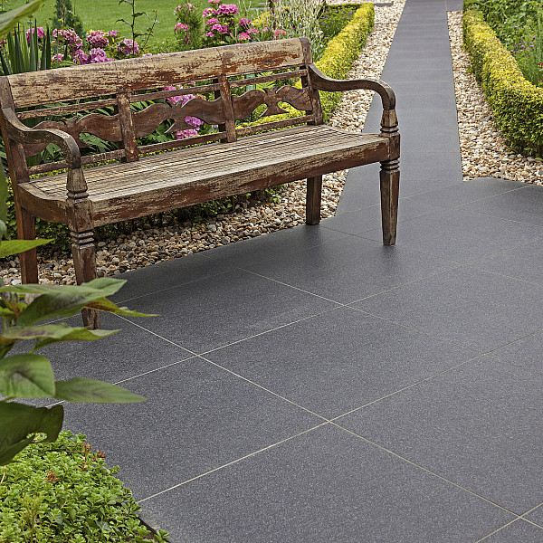 <h1><strong>Eeuwenoude Elegantie: Ontdek de Kenmerken van Keramische Tegels met Basaltlook voor Tuin en Terras</strong></h1><p>Stel u voor dat de tijdloze charme van basalt nu binnen handbereik is voor uw tuin en terras. Met keramische tegels met basaltlook kunt u genieten van de rijke uitstraling van natuurlijk basalt, zonder concessies te doen aan duurzaamheid en onderhoudsgemak.</p><p><strong>1. Robuuste Schoonheid van Basalt:</strong> Keramische tegels met basaltlook vangen de robuuste, natuurlijke schoonheid van basaltgesteente perfect in hun ontwerp. De diepe grijstinten en karakteristieke textuur brengen een tijdloze elegantie naar uw buitenruimte, waardoor een sfeer van ingetogen luxe ontstaat.</p><p><strong>2. Duurzaamheid voor de Lange Termijn:</strong> Geniet van de uitstraling van natuurlijk gesteente zonder de zorgen over slijtage. Deze keramische tegels bieden duurzaamheid voor de lange termijn, bestand tegen alle weersomstandigheden, krassen en verkleuring. Ze behouden hun oorspronkelijke allure, zelfs in de meest veeleisende buitenomgevingen.</p><p><strong>3. Onderhoudsarm Gemak:</strong> Met keramische tegels met basaltlook kunt u genieten van de esthetiek van basalt zonder het tijdrovende onderhoud. In tegenstelling tot natuurlijk basalt vereisen deze tegels minimaal onderhoud, waardoor u meer tijd hebt om te ontspannen en te genieten van uw buitenruimte.</p><p><strong>4. Veelzijdige Toepassingen:</strong> Of u nu een eigentijdse patio, een sfeervol tuinpad of een strak terras wilt creëren, keramische tegels met basaltlook passen zich aan verschillende ontwerpstijlen aan. Hun veelzijdigheid opent de deur naar talloze creatieve mogelijkheden voor uw buitenomgeving.</p><p><strong>5. Antislip Veiligheid:</strong> Veiligheid is cruciaal buitenshuis, vooral rondom zwembaden en tuinpaden. Keramische tegels met basaltlook zijn vaak voorzien van antislip technologie, wat zorgt voor een veilige loopoppervlakte, zelfs bij nat weer. U kunt dus met vertrouwen genieten van uw buitenruimte.</p><p><strong>6. Milieuvriendelijkheid:</strong> Kies voor een milieubewuste benadering met keramische tegels. Ze worden geproduceerd met oog voor duurzaamheid en maken gebruik van milieuvriendelijke materialen en productieprocessen.</p><p>Breng de eeuwenoude elegantie van basalt naar uw tuin en terras met keramische tegels en creëer een buitenomgeving die zowel tijdloos als eigentijds is. Laat uw buitenruimte een verlengstuk zijn van de natuurlijke schoonheid die basalt belichaamt.</p><h2><strong>Cerasun, de innovatieve keramiek-beton-verbinding</strong></h2><p>Geeft u de voorkeur aan robuust en solide of chique en gemakkelijk schoon te maken? Zodat u niet hoeft te kiezen, hebben wij voor u gewoon de voordelen van beton met die van een keramische tegel samengebracht. Onze unieke CERASUN-tegels bieden u het beste van beide werelden!</p><h2><strong>Redsun biedt een uitgebreid assortiment Cerasun</strong></h2><p>Geeft u de voorkeur aan robuust en solide of chique en gemakkelijk schoon te maken? Zodat u niet hoeft te kiezen, hebben wij voor u gewoon de voordelen van beton met die van een keramische tegel samengebracht. Onze unieke CERASUN-tegels bieden u het beste van beide werelden!</p><p>CERASUN is een hoogwaardige keramische tegel die permanent verbonden is met een betontegel. CERASUN-tegels zijn aanzienlijk goedkoper te verwerken dan traditionele keramische tegels, omdat ze niet in een met cement gemengde ondergrond gelegd hoeven te worden. Een ondergrond van zand of split, zoals gebruikelijk bij betontegels, is voldoende. Met ons uitgebreide assortiment bieden we CERASUN-tegels in verschillende designs zoals betonlook, houtlook of verschillende natuursteenlooks.</p><p>CERASUN bestaat uit een combinatie van 3 centimeter beton als basis laag en een toplaag van 1 centimeter keramiek. Dit zorgt voor een solide en duurzame constructie, waarbij het keramische oppervlak zorgt voor een chique uitstraling en gemakkelijk schoon te maken is. Daarnaast is CERASUN beschikbaar in verschillende afmetingen zoals 30x60cm, 40x80cm, en 60x60cm.</p><p>Dankzij het hoge gewicht van de CERASUN-tegels kunnen ze worden gelegd met een flexibele, waterdoorlatende voeg. Dit voorkomt het reinigen van voegen en het verwijderen van onkruid. CERASUN-tegels worden geproduceerd met afstandhouders om schade tijdens het transport te voorkomen.</p>