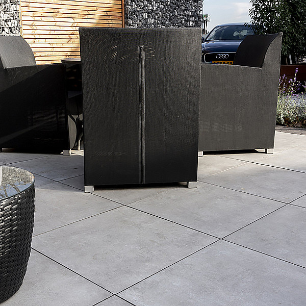 <h1><strong>Industriële Elegantie: Keramische Tegels met Betonlook voor jouw tuin en terras</strong></h1><p>Geef je buitenruimte een eigentijdse uitstraling met onze keramische tegels met betonlook. Ontdek de perfecte balans tussen industriële robuustheid en tijdloze elegantie, terwijl je de mogelijkheid hebt om jouw persoonlijke stempel te drukken met unieke motief tegels.</p><p><strong>1. Urban Chic Design:</strong> Breng de stedelijke elegantie naar je tuin en terras met onze keramische tegels die de industriële uitstraling van beton nabootsen. Deze tegels voegen een modern en eigentijds element toe aan je buitenruimte, terwijl ze tegelijkertijd een warme en uitnodigende sfeer behouden.</p><p><strong>2. Duurzaamheid en Onderhoudsgemak:</strong> Geniet van de esthetiek van beton zonder de nadelen. Onze keramische tegels zijn duurzaam, bestand tegen weersinvloeden en vereisen minimaal onderhoud. Zo kun je onbezorgd genieten van je tuin en terras, wetende dat de betonlook langdurig behouden blijft.</p><p><strong>3. Veelzijdigheid in Ontwerp:</strong> Of je nu kiest voor een strakke, moderne uitstraling of een meer eclectische benadering, de betonlook biedt veelzijdigheid in ontwerp. Combineer de tegels met natuurlijke elementen, moderne meubels of levendige planten om een buitenruimte te creëren die zowel eigentijds als uitnodigend is.</p><p><strong>4. Tijdloze Moderniteit:</strong> Ga voor een tijdloze esthetiek met een moderne twist. De betonlook geeft je tuin en terras een eigentijdse uitstraling die de tand des tijds doorstaat. Geniet van de perfecte combinatie van functionaliteit en stijl, terwijl je buitenruimte transformeert tot een ware oase van moderniteit.</p><p>Upgrade je buitenleven met de industriële elegantie van keramische tegels met betonlook. Maak van je tuin en terras een verlengstuk van je persoonlijkheid en geniet van een buitenruimte die zowel verfijnd als uniek is.</p><h2><strong>Cerasun, de innovatieve keramiek-beton-verbinding</strong></h2><p>Geeft u de voorkeur aan robuust en solide of chique en gemakkelijk schoon te maken? Zodat u niet hoeft te kiezen, hebben wij voor u gewoon de voordelen van beton met die van een keramische tegel samengebracht. Onze unieke CERASUN-tegels bieden u het beste van beide werelden!</p><h2><strong>Redsun biedt een uitgebreid assortiment Cerasun</strong></h2><p>Geeft u de voorkeur aan robuust en solide of chique en gemakkelijk schoon te maken? Zodat u niet hoeft te kiezen, hebben wij voor u gewoon de voordelen van beton met die van een keramische tegel samengebracht. Onze unieke CERASUN-tegels bieden u het beste van beide werelden!</p><p>CERASUN is een hoogwaardige keramische tegel die permanent verbonden is met een betontegel. CERASUN-tegels zijn aanzienlijk goedkoper te verwerken dan traditionele keramische tegels, omdat ze niet in een met cement gemengde ondergrond gelegd hoeven te worden. Een ondergrond van zand of split, zoals gebruikelijk bij betontegels, is voldoende. Met ons uitgebreide assortiment bieden we CERASUN-tegels in verschillende designs zoals betonlook, houtlook of verschillende natuursteenlooks.</p><p>CERASUN bestaat uit een combinatie van 3 centimeter beton als basis laag en een toplaag van 1 centimeter keramiek. Dit zorgt voor een solide en duurzame constructie, waarbij het keramische oppervlak zorgt voor een chique uitstraling en gemakkelijk schoon te maken is. Daarnaast is CERASUN beschikbaar in verschillende afmetingen zoals 30x60cm, 40x80cm, en 60x60cm.</p><p>Dankzij het hoge gewicht van de CERASUN-tegels kunnen ze worden gelegd met een flexibele, waterdoorlatende voeg. Dit voorkomt het reinigen van voegen en het verwijderen van onkruid. CERASUN-tegels worden geproduceerd met afstandhouders om schade tijdens het transport te voorkomen.</p>