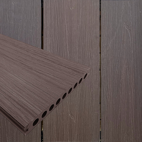 <h1><strong>NeoDeck Redwood</strong></h1><p><strong>Een vlonder terras creëren met de prachtige look en feel van tropisch hardhout, maar met de voordelen van kunststof en dat tegen een betaalbare prijs? Een terras die je altijd veilig blootvoets kan betreden, zonder angst voor splinters en opstaande randen door kromtrekken of verdraaien? De NeoDeck vlonderplanken bieden uitkomst voor een terras waar je jarenlang plezier van hebt.</strong></p><p>NeoDeck is de nieuwste generatie vonderplanken. Om dit product te maken wordt geen enkele boom speciaal gerooid en is daarmee een prachtig alternatief voor het steeds schaarser wordend tropisch hardhout. Daarnaast wordt het product machinaal gemaakt, zodat de kwaliteit constant is. Ten opzichte van hout zijn er geen knopen of draadverloop. Het materiaal neemt nauwelijks vocht op en is daardoor niet onderhevig aan rot, splintering, kromtrekken of barsten.<br /><br />De kern van de NeoDeck dekdelen is gemaakt uit een mix van kunststof en houtvezels. Deze kern wordt omhuld met een speciale beschermlaag/coating aan alle vier zijden en in elke groef. De beschermende kunststof omhulling biedt vele voordelen:</p><ul>	<li>In tegenstelling tot traditioneel composiet en hout geen splinters, scheuren en vervormingen</li>	<li>Natuurlijke uitstraling</li>	<li>Nauwelijks wateropname</li>	<li>Minder onderhoud</li>	<li>Langer kleurbehoud</li>	<li>Milieuvriendelijk (duurzaam, ecologisch en gemaakt van gerecycled materiaal)</li></ul><h2><strong>Kunststof vlonderplank met houtnerf structuur</strong></h2><p>NeoDeck is voorzien van een zeer realistische houtnerfstructuur. Dankzij dit natuurgetrouw houtnerf motief zijn de planken nauwelijks te onderscheiden van echt hout. Dit wordt versterkt door de genuanceerde kleur in elke plank.</p><h2><strong>Vlonder kunststof</strong></h2><p>Misschien wel het belangrijkste voordeel van deze kunststof vlonderplank: De delen zijn stroef! Waar houten vlonders gevaarlijk glad kunnen worden als het nat wordt, blijft bij NeoDeck de stroefheid behouden. En het kan nog wel eens regenen in Nederland! Een veilige gedachte dus.</p><h2><strong>Zorgeloos vlonder terras</strong></h2><p>NeoDeck vlonderplanken zijn splintervrij, hierdoor kun je gewoon met blote voeten over het terras lopen – of kruipen – zonder dat je bang hoeft te zijn voor splinters. Een zorgeloos kunststof vlonder terras voor iedereen!</p><h2><strong>Onderhoudsvriendelijk & kleurbehoud</strong></h2><p>NeoDeck terrasplanken zijn onderhoudsvriendelijk. Je hoeft je terras niet meer te lakken, beitsen, oliën en/of te schuren. Het materiaal vergrijst niet. NeoDeck behoudt zijn kleur.</p><h2><strong>Montage NeoDeck vlonder</strong></h2><p>De composiet terrasplanken kunnen gemakkelijk worden verwerkt en geplaatst met dezelfde werktuigen die normaal voor zacht hout worden ingezet. De planken laten zich zeer gemakkelijk en zuiver verzagen, frezen en boren.<br /><br />Wij adviseren bij montage gebruik te maken van ons Terras Onderconstructie Systeem. Met gebruik van aluminium onderregels zorg je voor een solide onderconstructie. De planken kunnen gemakkelijk op een verdoken manier worden bevestigd aan de onderliggers met behulp van de speciale klemmen. Let op: Zorg bij montage van de NeoDeck planken dat deze in de lengterichting onder afschot van 1 cm per strekkende worden gemonteerd in de lengterichting van de plank. De planken nemen namelijk nauwelijks water op, en met afschot zorg je ervoor dat het water kan weglopen. Is je vlonder breder dan 400 cm en wil je de planken aanlengen? Plaats dan altijd een dubbele rij onderliggers. Gebruik dus nooit 1 klem voor 2 vlonderplanken, zie ons verwerkingsvoorschrift.<br /><br /><strong><em>Volg altijd het montagevoorschrift voordat je begint met montage.</em></strong></p>