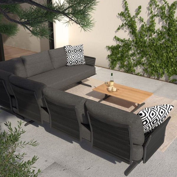 <h1><strong>KAYA LOUNGE</strong></h1><p>Kaya, de hoek loungeset van 4 Seasons Outdoor is een moderne, comfortabele loungeset met een aantal kenmerkende eigenschappen. We vertellen je hier waarom deze loungeset wellicht de perfecte keuze voor jou kan zijn.</p><p>Deze loungeset bestaat uit een aluminium frame waar de rug- en zijpanelen op zijn bevestigd. Aangezien je deze panelen zowel links als rechts kunt bevestigen kies je zelf of de lange kant links of rechts zit. Ideaal dus. De panelen zijn voorzien van een strak en modern patroon van antraciet rope. Rope is hét tuinmeubel materiaal van de laatste jaren door zijn extreme weersbestendigheid en kleurvastheid. Daarnaast weet 4 Seasons Outdoor wel hoe ze er prachtige vormen en patronen van moeten maken, dat is bij Kaya ook weer zeker gelukt.</p><p>Wat de Kaya nog meer kenmerkt is de T-poot, ook wel office poot genoemd, van het frame. Deze vormt de stabiele basis van deze loungeset en komt ook terug in de Kaya salontafel.</p><p>Last but not least… kom vooral eens zitten! De Kaya loungeset staat in onze showroom te Zwanenburg en het comfort van deze 4 Seasons loungeset is zoals we het gewend zijn van dit topmerk. Laat je overtuigen en hopelijk staat de Kaya dan binnen no-time op je terras te pronken.</p>