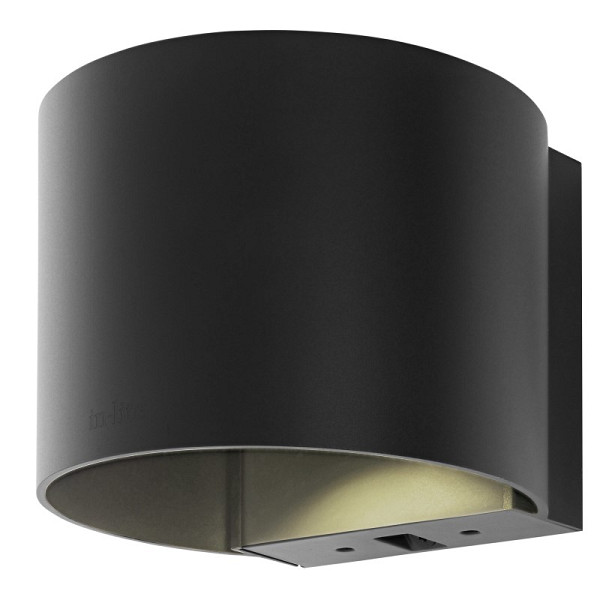 <h1><strong>HALO DOWN DARK 100-230V</strong></h1><p>De HALO DOWN DARK 100-230V is een chique en robuuste dimbare wandlamp met een strakke brede lichttekening op de wand en een sfeervol diffuus lichtbeeld op de grond. Het armatuur is uitsluitend geschikt voor montage op netstroom. </p><ul>	<li>Geeft een gebundeld licht naar beneden</li>	<li>Geschikt voor het verlichten van een gevel</li>	<li>Direct aan te sluiten op 230 Volt</li></ul><p>HALO DOWN DARK 100-230V is een chique en robuuste wandlamp met een strakke brede lichttekening op de wand en een sfeervol diffuus lichtbeeld naar beneden. Het armatuur is uitsluitend geschikt voor montage op netstroom en daarmee bijvoorbeeld toe te passen op een woonhuis, garage of schuur.</p><p>HALO DOWN DARK 100-230V is technisch zo ingericht dat je het armatuur op een dimmer* kan aansluiten. Ook kunnen de lichtbundel van HALO DOWN DARK 100-230V in breedte versteld worden met de los verkrijgbare SHUTTER 2. Dit maakt het mogelijk de verlichting/sfeer van de HALO 230 wandlamp naar eigen wens aan te passen. De wandlamp is onderdeel van de HALO serie en ook beschikbaar als 230V up-downlighter en 12 volt versie. De HALO DOWN 100-230V wandlampen mogen alleen op een led dimmer aangesloten worden met fase afsnijding en een vermogen van 2-100W of 3-100W.</p><p>Dit armatuur is uitsluitend geschikt voor montage op 230V, volg hiervoor de instructie in de handleiding. HALO (UP-)DOWN 100-230V mag uitsluitend gemonteerd worden door een gecertificeerd elektricien. De aan te sluiten dimmer dient conform de aangegeven technische richtlijnen in de handleiding te zijn (bijvoorbeeld een dimmer met fase afsnijding en een vermogen van 3 tot 100 watt, lees hier meer).</p><p><strong>Plaatsingsadvies:</strong></p><p>Iedere 2 á 2,5 meter een HALO DOWN DARK, op een hoogte van 1,4 á 1,8 meter</p>