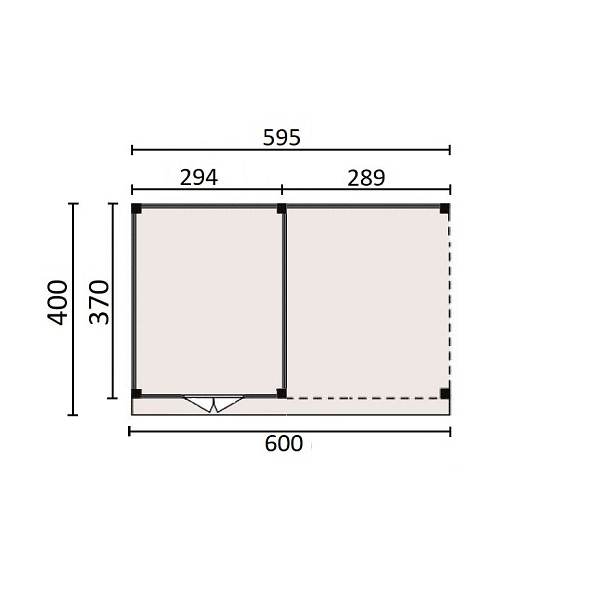 <h1><strong>JWOODS Buitenverblijf 600x370cm incl. berging 300(b), Fijnbezaagd zweeds rabat blank</strong></h1><p>Voor een voordelige prijs een prachtige overkapping in je tuin plaatsen? Dat kan met een JWOODS Buitenverblijf, een goedkope terrasoverkapping, samengesteld als ‘doe het zelf bouwpakket’. Het grote voordeel van het JWOODS concept zit hem in de prijs, welke een stuk voordeliger is in vergelijking met een prefab pakket. Uit onze voorraad tuintimmerhout stellen we een bouwpakket samen uit de beste naaldhoutsoorten, zoals Lariks, Douglashout en Redwood. Bij aanschaf wordt je uiteraard voorzien van een duidelijke opbouwinstructie.  </p><h2><strong>Doe het zelf bouwpakket</strong></h2><p>Het doe het zelf pakket wordt compleet geleverd inclusief dakbedekking, stadsuitloop, bevestigingsmaterialen etc. Wil je exact weten waar het pakket uit bestaat? Scroll dan naar beneden voor de complete materialenlijst. Optioneel kunnen de 12x12x300 cm palen tegen meerprijs worden vervangen voor 15x15x300 cm (bij een fijnbezaagd model) of 14x14x300 cm (bij een geschaafd model).<br />Betonpoeren, daktrimmen, een hemelwater afvoerset, een dakverankeringset en ventilatieroosters zijn optioneel en kunnen besteld worden bij de extra opties.</p><h2><strong>Fundering Overkapping</strong></h2><p>Voor een solide constructie monteer je de palen op betonpoeren. Rondom de poeren stort je (snel)beton. De getoonde maten zijn de funderingsmaten. Het dak overstek is standaard 30 cm diep en 5 cm in de breedte. Betonpoeren zijn in verschillende uitvoeringen verkrijgbaar. Wij raden de betonpoer de luxe 18x18x50 van harte aan.</p><h2><strong>Overkapping van Lariks Douglashout en Redwood</strong></h2><p>Een JWOODS Buitenverblijf wordt samengesteld uit Douglashout en Redwood hout.<br /><br />Douglas/Lariks is een prachtig duurzaam materiaal. Het heeft een mooie rood/oranje gevlamde kleur. Binnen het assortiment kan je kiezen uit "geschaafd" of "fijnbezaagd" douglas hout. Geschaafde materialen hebben een zacht en glad oppervlak. De geschaafde materialen zijn zeer maatvast door het drogen van het hout. Door uitdroging van Douglas hout is er wel kans op scheurvorming in palen of planken, dit doet echter niets af aan de kwaliteit van het hout. De fijnbezaagde materialen zijn wat ruwer aan oppervlak en de kopkanten kunnen wat splinterig zijn. Fijnbezaagd hout word vers gezaagd en kan na indrogen wat minder maatvast zijn. Ook kan er op fijnbezaagd materiaal schimmelvorming ontstaan.</p><p>JWOODS RedWood is een PEFC/FSC gekeurd, geïmpregneerd naaldhoutproduct met een warme, roodroze uitstraling. RedWood heeft dezelfde warme, authentieke uitstraling als douglashout én het behoudt lang zijn kleur. Het is daarmee een prachtig alternatief voor Douglashout.</p><h2><strong>Dakbedekking</strong></h2><p>Een JWOODS Buitenverblijf wordt geleverd <strong>inclusief</strong> dakbedekking voor het platte dak. Het EPDM rubberfolie wordt compleet op maat aangeleverd met EPDM lijm. Voor de afvoer van het hemelwater wordt een vierkante stadsuitloop meegeleverd.</p><p>Voor de afwerking van de dakranden en het EPDM zijn optioneel daktrimmen te bestellen.</p><h2><strong>Onderhoud Overkapping</strong></h2><p>Een JWOODS Buitenverblijf behoeft weinig onderhoud. Echter raden wij aan om het hout te behandelen met de producten van Hermadix. Voordelen:</p><ul>	<li>​​​​​​​Verlengt de levensduur van het hout</li>	<li>Beschermt het hout tegen krimpen, zwellen, kromtrekken en scheuren door uitdroging en vocht</li>	<li>Behoudt de mooie kleur en gaat het natuurlijke vergrijzingsproces tegen</li>	<li>Beschermt u het hout tegen UV-straling, vocht, schimmels en houtrot</li></ul><p>Zit jouw ideale terrasoverkapping niet bij de collectie? Neem gerust contact op, we helpen je graag verder.</p>