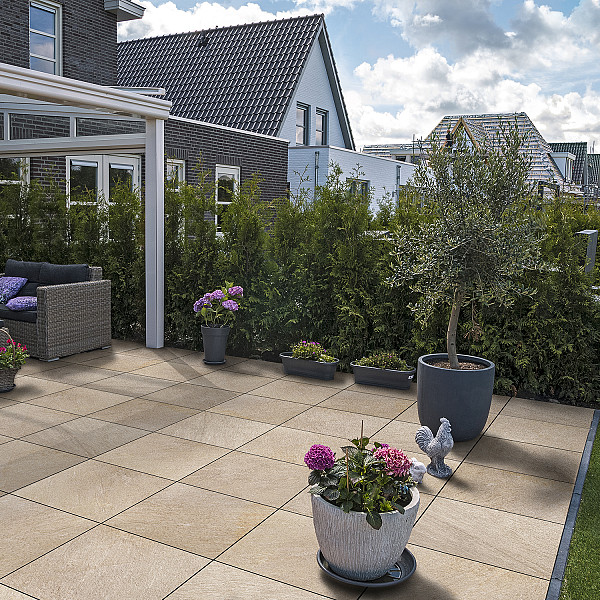 <h1><strong>Ontdek de Tijdloze Elegantie van Keramische Tegels met Leisteenlook voor jouw tuin en terras</strong></h1><p>Breng de natuurlijke schoonheid van leisteen naar je buitenruimte met onze hoogwaardige keramische tegels. Of je nu op zoek bent naar een verfijnde, eigentijdse uitstraling of een rustieke charme, onze tegels bieden de perfecte balans tussen esthetiek en duurzaamheid.</p><p><strong>1. Authentieke Leisteenuitstraling:</strong> Onze keramische tegels zijn zorgvuldig ontworpen om de karakteristieke uitstraling van natuurlijke leisteen te repliceren. Met realistische texturen, diepte en kleurvariaties, brengen ze de unieke charme van leisteen naar je tuin en terras zonder compromissen.</p><p><strong>2. Duurzaamheid en Onderhoudsgemak:</strong> Kies voor langdurige schoonheid. In tegenstelling tot natuurlijke leisteen zijn onze keramische tegels bestand tegen slijtage, vorst en kleurvervaging. Geniet van een onderhoudsarme buitenruimte met minimale inspanningen voor reiniging en behoud van de oorspronkelijke uitstraling.</p><p><strong>3. Veelzijdigheid in Ontwerp:</strong> Laat je creativiteit de vrije loop met de veelzijdigheid van keramische tegels. Of je nu een strak modern ontwerp nastreeft of een meer traditionele sfeer wenst, de leisteenlook past perfect bij diverse stijlen en geeft je de mogelijkheid om een persoonlijke touch aan je buitenruimte toe te voegen.</p><p><strong>4. Comfortabel Genieten:</strong> Ervaar het comfort van een gelijkmatig oppervlak onder je voeten. Onze tegels zijn perfect voor terrassen, looppaden en zelfs rondom zwembaden. Ze bieden een aangename en veilige ondergrond voor allerlei buitenactiviteiten.</p><p><strong>5. Milieuvriendelijkheid:</strong> Kies bewust voor een milieuvriendelijke optie. Keramische tegels zijn gemaakt van natuurlijke materialen en zijn recyclebaar. Verminder je ecologische voetafdruk terwijl je geniet van de voordelen van een prachtige leisteenlook in je buitenruimte.</p><p>Upgrade je tuin en terras naar een niveau van tijdloze elegantie met onze keramische tegels met leisteenlook. Ontdek de perfecte harmonie tussen esthetiek en functionaliteit en creëer een buitenruimte waar je jarenlang van kunt genieten.</p><h2><strong>Cerasun, de innovatieve keramiek-beton-verbinding</strong></h2><p>Geeft u de voorkeur aan robuust en solide of chique en gemakkelijk schoon te maken? Zodat u niet hoeft te kiezen, hebben wij voor u gewoon de voordelen van beton met die van een keramische tegel samengebracht. Onze unieke CERASUN-tegels bieden u het beste van beide werelden!</p><h2><strong>Redsun biedt een uitgebreid assortiment Cerasun</strong></h2><p>Geeft u de voorkeur aan robuust en solide of chique en gemakkelijk schoon te maken? Zodat u niet hoeft te kiezen, hebben wij voor u gewoon de voordelen van beton met die van een keramische tegel samengebracht. Onze unieke CERASUN-tegels bieden u het beste van beide werelden!</p><p>CERASUN is een hoogwaardige keramische tegel die permanent verbonden is met een betontegel. CERASUN-tegels zijn aanzienlijk goedkoper te verwerken dan traditionele keramische tegels, omdat ze niet in een met cement gemengde ondergrond gelegd hoeven te worden. Een ondergrond van zand of split, zoals gebruikelijk bij betontegels, is voldoende. Met ons uitgebreide assortiment bieden we CERASUN-tegels in verschillende designs zoals betonlook, houtlook of verschillende natuursteenlooks.</p><p>CERASUN bestaat uit een combinatie van 3 centimeter beton als basis laag en een toplaag van 1 centimeter keramiek. Dit zorgt voor een solide en duurzame constructie, waarbij het keramische oppervlak zorgt voor een chique uitstraling en gemakkelijk schoon te maken is. Daarnaast is CERASUN beschikbaar in verschillende afmetingen zoals 30x60cm, 40x80cm, en 60x60cm.</p><p>Dankzij het hoge gewicht van de CERASUN-tegels kunnen ze worden gelegd met een flexibele, waterdoorlatende voeg. Dit voorkomt het reinigen van voegen en het verwijderen van onkruid. CERASUN-tegels worden geproduceerd met afstandhouders om schade tijdens het transport te voorkomen.</p>