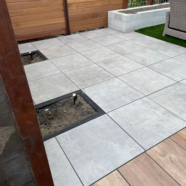 Outlet DUMP Partij Edam / Almere: Ca. 9 m2 Edam / 51 m2  Almere Actietegel keramiek op beton Fra