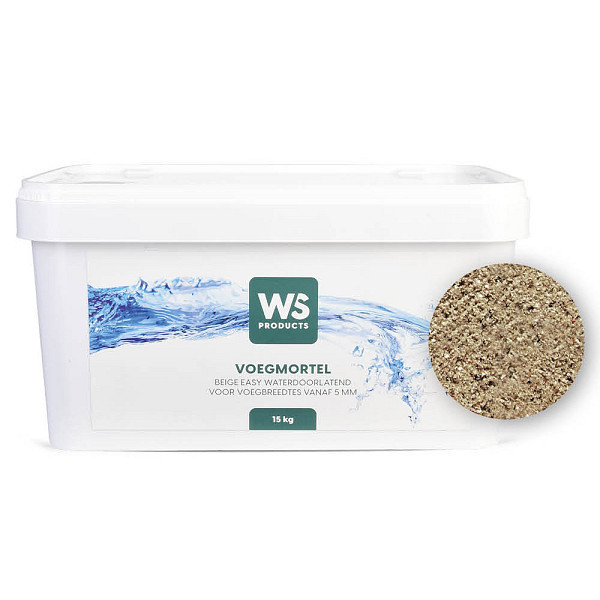 <h1><strong>Voegmortel</strong></h1><p>WS Voegmortel is kant en klare voegmortel welke gebruikt kan worden voor het invoegen van diverse bestratingen met een voegbreedte van minimaal 5 mm (max. 8 mm) en welke niet door gemotoriseerd verkeer worden belast. De voegmortel is poreus met een grove korrel, wat zorgt voor een goede waterdoorlatendheid.<br /><br />Voor WS voegmortel is een minimale voegdiepte nodig van 30 mm. De voeg is water- en luchtdoorlatend en hardt uit door de zuurstof in de lucht. De voegmortel is eenvoudig met water te verwerken en te verkrijgen in de kleuren steengrijs en basalt.</p><p><strong>Verwerking</strong></p><p>De te voegen oppervlakte dient van te voren kletsnat te worden gemaakt. Hierdoor wordt het zuigeffect van de steen gereduceerd en het ontstaan van de glansfilm (bijna) volledig vermeden. Daarna de voegmortel op de nat gemaakte oppervlakte aanbrengen en met een trekker (of bezem) intensief in de voegen verwerken. Tussentijds veel water gebruiken om de voegen goed te verdichten en verdamping van het water te voorkomen. De mortel aandrukken met een voegspijker, met de hand (gebruik wel handschoenen) of voegenroller. Vervolgens het oppervlakte opnieuw en op dezelfde manier invoegen.<br /><br />Aan de oppervlakte achtergebleven mortelresten na ca. 5 minuten met een half harde bezem diagonaal ten opzichte van de bestrating volledig verwijderen. Deze resten mogen NIET meer in de nog open voegen aangebracht worden. Als laatste wordt, met een zachte waterstraal (op ca. 25 cm afstand), het oppervlakte afgespoeld. Daardoor verdicht het materiaal zich automatisch van zelf. De nog achtergebleven restanten van het oppervlak vegen. Het eventueel achtergebleven microfijne filmlaagje zal door UV-licht en weersinvloeden afgebroken worden.<br /><br />Bij de verwerking adviseren wij u beschermende kleding te dragen. Voegmortel buiten het bereik van kinderen houden.</p><p>Opmerking: De voegmortel kan bij zeer poreuze bestratingsmaterialen zorgen voor een onregelmatige kleurverdieping. Bij twijfel adviseren wij u van te voren een test uit te voeren op het materiaal.</p>