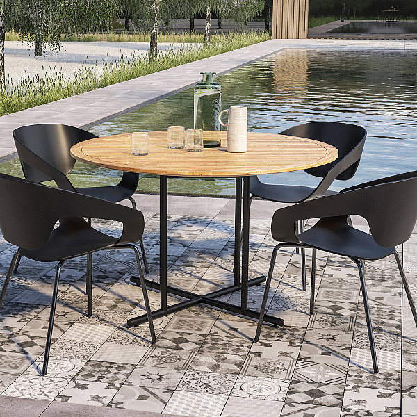 <h1><strong>Marlux Designtegel Mosaic Casablanca</strong></h1><p>Combineer de looks van vroeger met het comfort van vandaag. Mosaic doet denken aan de cementtegeltjes van vroeger, maar heeft het comfort van een moderne betontegel. Met de verschillende warme en koele kleuren creëer je zowel landelijke als strakke buitenruimtes. Ideaal als accent, maar zeker ook een eyecatcher als volwaardig terras. .</p><h2><strong>M-Coat: een extra beschermlaag voor je terras</strong></h2><p>In 1973 ontwikkelden we in ons laboratorium in Tessenderlo een unieke coating om terrastegels langdurig te beschermen: de M-Coat. Vandaag produceren we al de 14de generatie van deze innovatieve beschermlaag. Met het oog op continue verbetering bereiden we intussen zelfs al de 15de generatie voor.</p><h2><strong>Hoe werkt het?</strong></h2><p>Onze M-Coat legt een dun en onzichtbaar beschermlaagje op je tegels. Dat zorgt voor een jarenlange bescherming, zonder nabehandeling. Alle tegels die geproduceerd worden in Tessenderlo krijgen trouwens ook een behandeling met Hydro-M, waardoor water minder doordringt. Je terrastegels zijn zo optimaal beschermd!</p><h2><strong>Wat zijn de voordelen?</strong></h2><ul>	<li>Onderhoudsvriendelijk: vocht, vet en vuil dringen niet in je tegels</li>	<li>Bescherming tegen vergroening</li>	<li>Minder gevoelig voor kalkuitbloei</li>	<li>Oorspronkelijke kleur blijft jaren behouden</li></ul>