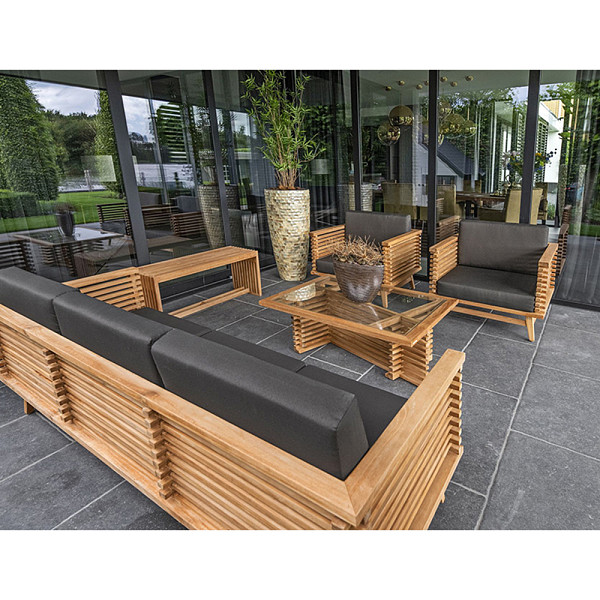 <h1><strong>Loungeset Riverside bijzet bankje </strong></h1><p>De tuinmeubelen van teak en hardhout zijn afkomstig uit Indonesië en gecertificeerd met het Indonesian Legal Wood keurmerk. Zij voldoen hiermee aan de FLEGT verordening. Dit garandeert legale herkomst van het hout. Hardhouten tuinmeubelen zijn één keer voorbehandeld met een olie. Wij adviseren om deze meubelen na montage nogmaals te oliën en dit regelmatig te herhalen. Hiervoor kun je onze hardhoutolie gebruiken. Teakhout is duurzaam en kan onbehandeld gebruikt worden. Na verloop van tijd zal het vergrijzen. Vergrijzing kun je voorkomen door teakhout met een olie te behandelen en dit regelmatig te herhalen.</p><h2>Productbeschrijving</h2><p>Behandeling: Onbehandeld</p><p>Materiaal: Hout</p><p>Houtsoort: Teak</p><p>Keurmerk: Indonesian Legal Wood</p><p>Diepte: 35 cm.</p><p>Breedte: 110 cm.</p><p>Hoogte: 45,5 cm.</p><p>Modulair: Ja</p><p>Bevestigingsmateriaal inbegrepen: Ja</p><p>Extra informatie: Uitgevoerd met modulaire teak elementen</p>