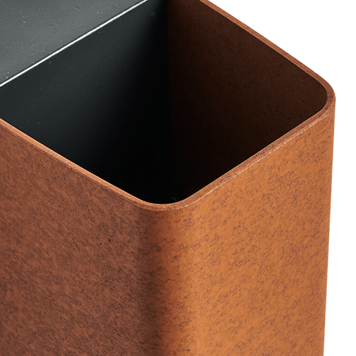 <h1><strong>ACE DOWN CORTEN</strong></h1><p>Wandarmatuur ACE DOWN CORTEN geeft een gerichte bundel licht en is geschikt voor montage aan een muur of schutting.</p><ul>	<li>Geeft een gebundeld licht naar beneden</li>	<li>Geschikt voor het verlichten van een schutting en muur</li>	<li>Lichtbeeld aan te passen met meerdere accessoires</li></ul><p><strong>Plaatsingsadvies:</strong></p><p>Iedere 2 á 2,5 meter een ACE DOWN, op een hoogte van 1,4 á 1,8 meter</p>