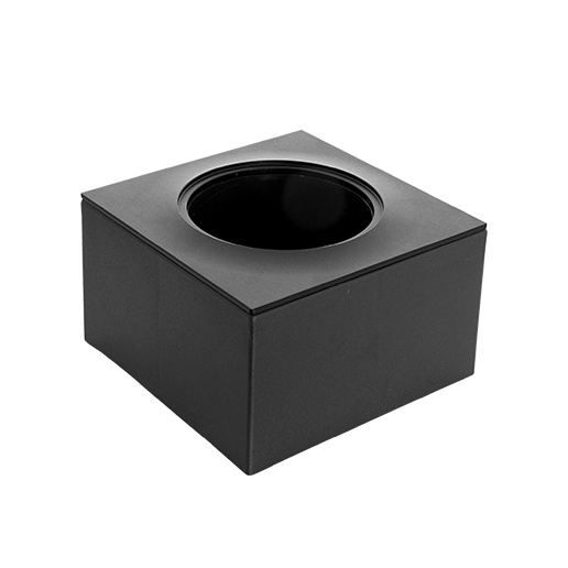 <h1>BOX 1 Black</h1><p>BOX 1 Black is voorzien van een eigentijds design en biedt voldoende inbouwruimte voor de iets hogere LUNA en BIG FLUX.</p><ul>	<li>Voor het eenvoudig plaatsen van grondspots tussen bestrating en grind</li>	<li>Geschikt voor BIG FLUX serie en LUNA</li>	<li>Eenvoudig te monteren en demonteren</li></ul>