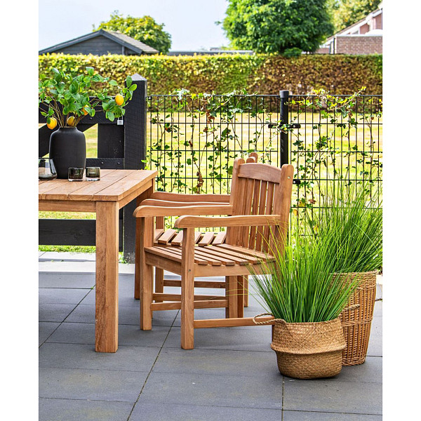 <h1><strong>Blokstoel Birmingham</strong></h1><p>Tuinstoelen zijn verkrijgbaar in verschillende stijlen en materialen, waardoor ze geschikt zijn voor verschillende smaken.</p><h2>Productbeschrijving</h2><p>Behandeling: Onbehandeld</p><p>Materiaal: Hout</p><p>Houtsoort: Teak</p><p>Keurmerk: Indonesian Legal Wood</p><p>Diepte: 50 cm.</p><p>Breedte: 58 cm.</p><p>Hoogte: 93 cm.</p><p>Zithoogte: 44 cm.</p><p>Bevestigingsmateriaal inbegrepen: Ja</p>