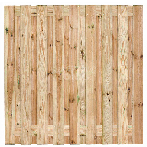 <h1><strong>Tuinscherm Vasse</strong></h1><p>Grenenhout is een veelvoorkomend type hout dat afkomstig is van de groep naaldbomen die behoren tot het geslacht Pinus. Het wordt gewaardeerd om zijn veelzijdigheid, beschikbaarheid en relatieve betaalbaarheid. Hier zijn enkele kenmerken en toepassingen van grenenhout:</p><p>-  Eigenschappen: Grenenhout heeft meestal een lichte kleur, variërend van witachtig tot gelig bruin. Het heeft een fijne nerf en een gelijkmatige textuur. Grenenhout is over het algemeen een zacht hout, wat betekent dat het gemakkelijk te bewerken en te vormen is. Het heeft echter wel de neiging om gevoelig te zijn voor deuken en krassen, vanwege de relatieve zachtheid.</p><p>-  Duurzaamheid: Grenenhout is minder duurzaam dan sommige andere houtsoorten, zoals douglashout. Het heeft de neiging om gevoeliger te zijn voor insectenplagen en rot, vooral als het wordt blootgesteld aan vochtige omstandigheden. Om de duurzaamheid te verbeteren, kan grenenhout behandeld worden met beits, verf of houtbeschermingsmiddelen.</p><p>-  Behandeling en afwerking: Grenenhout kan mooi worden afgewerkt en gebeitst om de natuurlijke uitstraling te behouden of om een andere kleur te krijgen. Het hout absorbeert vlekken goed, waardoor het gemakkelijk is om de gewenste afwerking te bereiken. Daarnaast kan het ook worden geschilderd in verschillende kleuren om bij de gewenste stijl te passen.</p><h2>Productbeschrijving</h2><p>Houtsoort: Grenen</p><p>Afwerking: Geschaafd</p><p>Behandeling: Geïmpregneerd</p><p>Materiaal: Hout</p><p>Keurmerk: Pefc</p><p>Breedte: 180 cm.</p><p>Hoogte: 180 cm.</p><p>Hoogte (minimum): 90 cm.</p><p>Dicht scherm: Nee</p><p>Aantal planken: 19-planks 17(+2)</p><p>Bevestigingsmethode: Rvs geschroefd</p><p>Horizontaal en verticaal toepasbaar (past horizontaal niet in een sleufpaal): Nee</p><p>Afmeting planken diepte: 1,60 cm.</p><p>Afmeting planken breedte: 14 cm.</p><p>Afmeting planken lengte: 180 cm.</p><p>Aantal tussenregels: 2</p><p>Afmeting tussenregel diepte: 1,60 cm.</p><p>Afmeting tussenregel breedte: 14 cm.</p><p>Extra informatie: Komo-gecertificeerd</p>