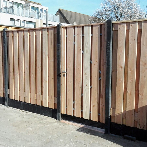 Restpartij Almere: Diversen RM tussen,hoek en eindpalen tbv 150 scherm