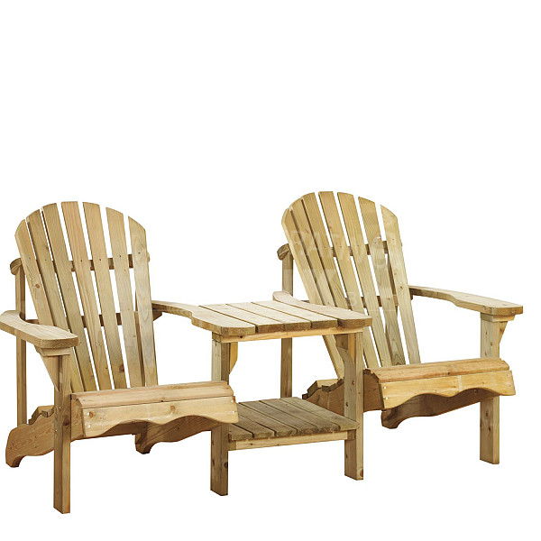 De Canadian Deckchair is een populair tuinmeubel, bekend vanwege de mooie vormgeving, het heerlijke zitcomfort en de brede armleuningen. De armleuning biedt voldoende ruimte om een drankje op neer te zetten. De stoelen zijn van geïmpregneerd hout voor een lange levensduur. De tete-a-tete deckchair bevat twee stoelen met daartussen een tafeltje. Voor extra comfort is de Canadian Feetrest los verkrijgbaar.