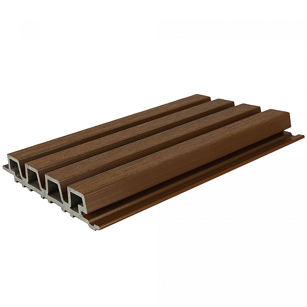 <h1><strong>NewTechWood composiet wandprofiel</strong></h1><h2>Product­beschrijving</h2><p>Ontdek de voordelen van NewTechWood Castellation PRO Rhombus wandprofielen.</p><ul>	<li>NewTechWood hout-kunststof-composiet wandprofielen zijn vervaardigd uit een mix van gerecycled kunststof en houtvezels, wat het zeer stabiel en duurzaam maakt.</li>	<li>De planken zijn voorzien van een extra co-extrusie beschermlaag (Ultrashield), waardoor ze kleurvast en vlekbestendig zijn.</li>	<li>Door het meerkleurige effect in de toplaag geniet je van de natuurlijke uitstraling van hout, zonder het onderhoud ervan.</li>	<li>Ondersteund door een garantie van 25 jaar.</li></ul><p>Montage</p><ul>	<li>Montage van de wandprofielen kan afhankelijk van toepassing het beste op houten of aluminium achterlatten, met behulp van de daarvoor bestemde schroeven (1059179).</li>	<li>Kijk voor de montagehandleiding op newtechwood.nl</li></ul><h2>Specificaties</h2><p>Type verbinding planken onderling: Tong en groef</p><p>Werkende breedte: 19,5 cm.</p><p>Breedte artikel: 21,5 cm.</p><p>Hoogte artikel: 3,3 cm.</p><p>Diepte artikel: 390 cm.</p><p>Basis productnaam: Wandbekleding</p><p>Materiaalsoort: Hout Kunststof Composiet (HKC)</p>