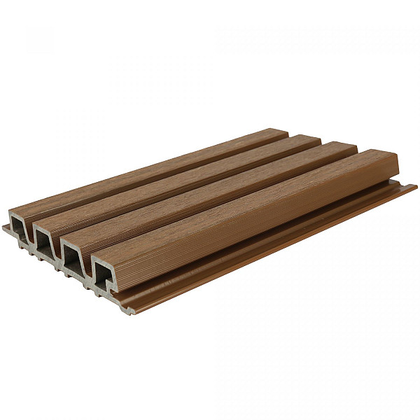 <h1><strong>NewTechWood composiet wandprofiel</strong></h1><h2>Product­beschrijving</h2><p>Ontdek de voordelen van NewTechWood Castellation PRO Rhombus wandprofielen.</p><ul>	<li>NewTechWood hout-kunststof-composiet wandprofielen zijn vervaardigd uit een mix van gerecycled kunststof en houtvezels, wat het zeer stabiel en duurzaam maakt.</li>	<li>De planken zijn voorzien van een extra co-extrusie beschermlaag (Ultrashield), waardoor ze kleurvast en vlekbestendig zijn.</li>	<li>Door het meerkleurige effect in de toplaag geniet je van de natuurlijke uitstraling van hout, zonder het onderhoud ervan.</li>	<li>Ondersteund door een garantie van 25 jaar.</li></ul><p>Montage</p><ul>	<li>Montage van de wandprofielen kan afhankelijk van toepassing het beste op houten of aluminium achterlatten, met behulp van de daarvoor bestemde schroeven (1059179).</li>	<li>Kijk voor de montagehandleiding op newtechwood.nl</li></ul><h2>Specificaties</h2><p>Type verbinding planken onderling: Tong en groef</p><p>Werkende breedte: 19,5 cm.</p><p>Breedte artikel: 21,5 cm.</p><p>Hoogte artikel: 3,3 cm.</p><p>Diepte artikel: 390 cm.</p><p>Basis productnaam: Wandbekleding</p><p>Materiaalsoort: Hout Kunststof Composiet (HKC)</p>