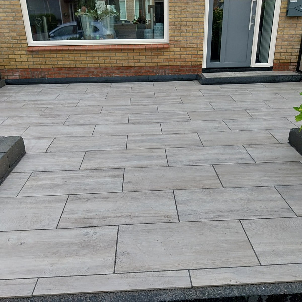 Outletpartij Actietegel keramiek op beton 40x80x4 cm Ruby Silver (nog 16m2 voorraad Zwanenburg)