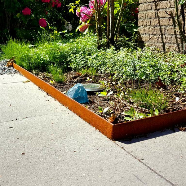 Cortenstaal kantopsluiting geplet 150x0,4x23 cm